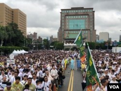 2019年6月23日数万台湾人在总统府前的凯达格兰大道上集会，抗议中国通过红色媒体影响台湾政治、侵蚀台湾自由民主。（萧洵拍摄）