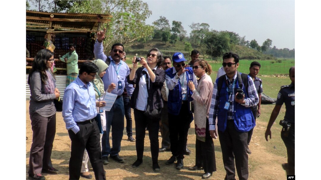 FILE - Yanghee Lee (C), the U.N.'s Special Rapporteur on the situation of human rights in Myanmar, visits the Balu Khali Rohingya camp in Cox's Bazar, Feb. 21, 2017.