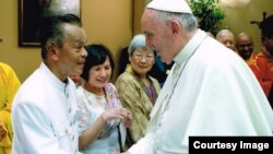 Sovan Tun, head of the the Cambodian Buddhist Society of Wat Buddhikaram Temple in Maryland, greets Pope Francis at the Vatican in Rome, in June 2015. (Photo courtesy of the Vatican/Sovan Tun)