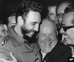 VaFidel Castro nemutungamiri weRussia VaNikita Khrushchev muna 1960 kuUnited Nations.