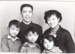 李江琳50年代全家福