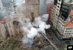 Firefighters work in the the rubble of a building that caught fire and collapsed in Sao Paulo, Brazil, May 1, 2018.