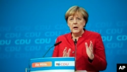 លោកស្រី​អធិការបតី Angela Merkel ថ្លែង​ទៅ​កាន់​ក្រុម​អ្នក​សារព័ត៌មាន​ក្នុង​ក្រុង​បែរឡាំង ប្រទេស​អាល្លឺម៉ង់ កាលពី​ថ្ងៃទី២០ ខែវិច្ឆិកា ឆ្នាំ២០១៦។