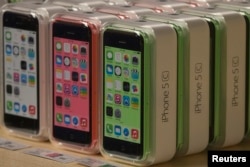 Apple iPhone 5c phones are pictured at the Apple retail store on Fifth Avenue in Manhattan, New York, Sept. 20, 2013.