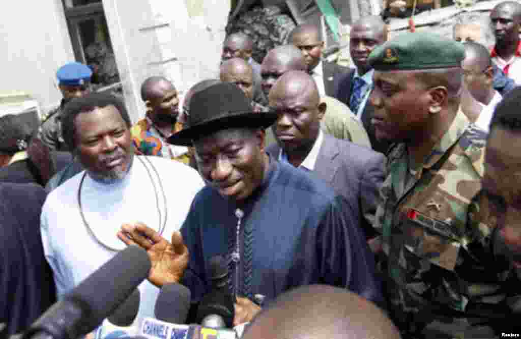 Nigeria's President Goodluck Jonathan speaks to the media during a visit to This Day newspaper in Abuja April 28, 2012. Suicide car bombers targeted the offices of Nigerian newspaper This Day in the capital Abuja and northern city of Kaduna on Thursday, k
