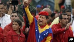 Hugo Chávez quiere acelerar el socialismo en Venezuela quitándole todo el espacio y poder a la oposición.