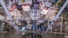 Ova slika koju je osigurao National Ignition Facility u Nacionalnom laboratoriju Lawrence Livermore prikazuje NIF Target Bay u Livermoreu, Kalifornija (Damien Jemison/Nacionalni laboratorij Lawrence Livermore putem AP-a)