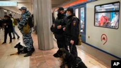 Коронавирусный патруль в московском метро, 4 ноября 2021 г.