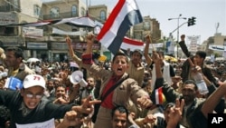 Anti-government protesters chant slogans during a demonstration demanding the resignation of Yemeni President Ali Abdullah Saleh, in Sana'a, Yemen, March 3, 2011