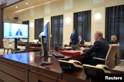 Президент Росії Володимир Путін під час телеконференції з лідерами G20
