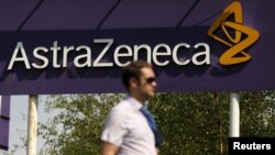 Розробники - компанія AstraZeneca та Оксфордський університет кажуть, що в паузі випробувань немає нічого надзвичайного.
