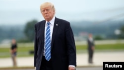 President Donald Trump boards Air Force One as he departs Hagerstown, Maryland, after holding a meeting at nearby Camp David with the National Security Council, Aug. 18, 2017. 