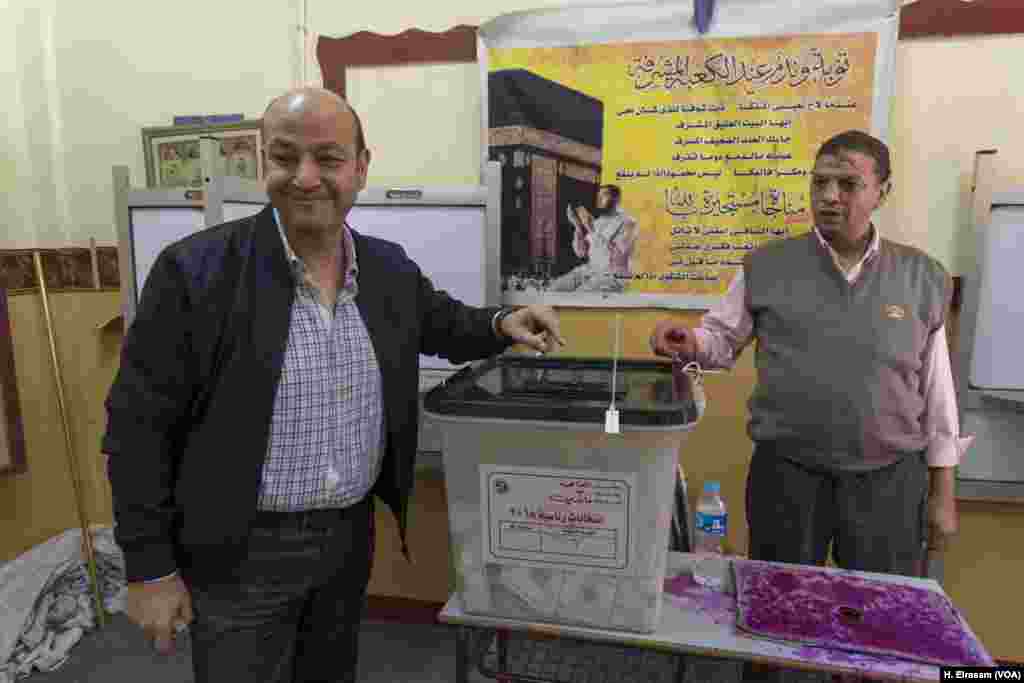 In a bid to counter criticism from those who questioned the elections&#39; legitimacy, officials urged voters to turn out in large numbers. Joining the publicity effort, TV host Amru Adib cast his ballot in central Cairo and urged others to do the same, March 27, 2018.