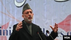 Presiden Afghanistan Hamid Karzai bersengketa dengan para anggota parlemen mengenai pengadilan khusus.