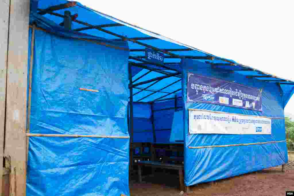 A temporary classroom in Ratanakiri province, Cambodia, December 12, 2016. (Photo: Hean Socheata/ VOA Khmer)