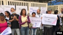 Protesta en el Hospital J.M. de los Rios, el pediátrico más importante de Venezuela. Caracas, Venezuela. Foto: Carolina Alcalde.