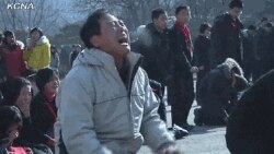 北韓人民於12月19日為國家領導人金正日逝世痛哭。