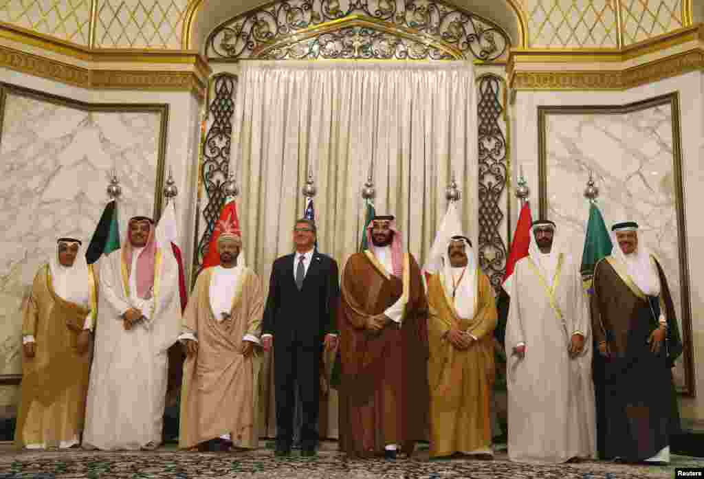 خلیج تعاون کونسل کے سربراہ اجلاس کے دوران امریکہ اور اُس کے عرب اتحادی درپیش مشکل معاملات پر گفتگو کریں گے۔