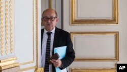 Menteri Luar Negeri Perancis Jean Yves Le Drian di Istana Elysee, Paris, Perancis, 3 Juni 2017.