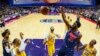 Le Camerounais Joel Embiid, des Philadelphia 76ers, fait un dunk pendant la première mi-temps d'un match de basket-ball NBA contre les Los Angeles Lakers, jeudi 27 janvier 2022, à Philadelphie.