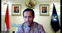 Menteri Pendidikan dan Kebudayaan, Nadiem Anwar Makarim, dalam sebuah diskusi terkait pembelajaran jarak jauh selama pandemi corona. (Foto: VOA/Petrus Riski)