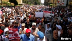 Members of the Muslim Brotherhood and supporters of deposed Egyptian President Mohamed Morsi shout slogans around the prime minister's office in Cairo, July 17, 2013.