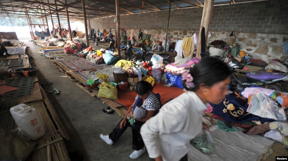 ကခ်င္စစ္ေျပးဒုကၡသည္မ်ား။