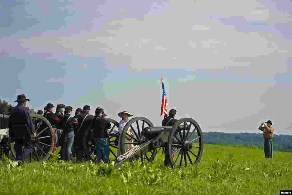 Para la foto del 5o. Regimiento de Artillería de Massachusetts.