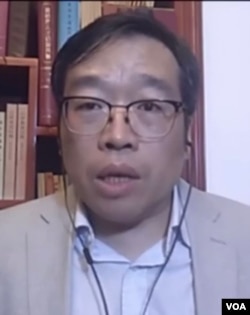 中国政治评论人士吴强博士。(照片来自美国之音中文网2020年9月2日)
