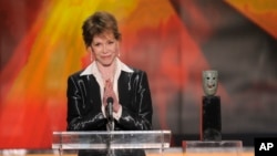مری تایلر مور، هنگام دریافت جایزه یک عمر دستاورد در هجدهمین مراسم جوایز انجمن بازیگران فیلم - لوس آنجلس، ۲۹ ژانویه ۲۰۱۲