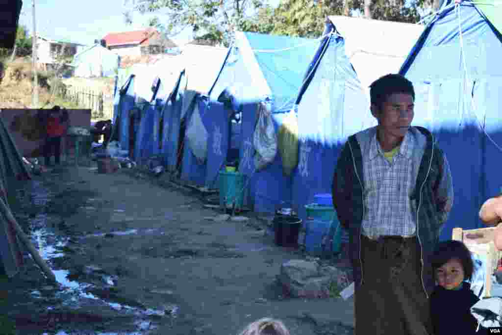 The temporary accommodation in many cases houses families of upwards of 5 people. (D. de Carteret/VOA)