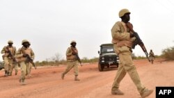 Des soldats burkinabés lors d'un entraînement, près de Ouagadougou, Burkina Faso, le 13 avril 2018.