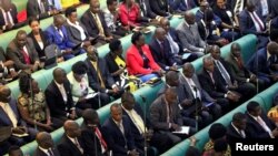 Les députés ougandais, réunis au parlement, à Kampala, en Ouganda, le 21 septembre 2017.