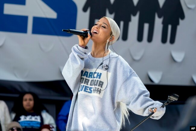 Ca sĩ Ariana Grande biểu diễn tại cuộc tập hợp "March for Our Lives" ở Washington.