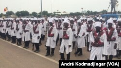 L'armée tchadienne lors d'un défilé, au Tchad, le 12 août 2019. (VOA/André Kodmadjingar)