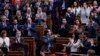 Le chef du parti Podemos, Pablo Iglesias, au centre, applaudit au Parlement espagnol à Madrid, Espagne, le 7 janvier 2020. (AP Photo/Manu Fernandez)