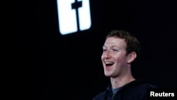 CEO Facebook, Mark Zuckerberg meluncurkan "Internet.org" untuk memotong secara drastis biaya akses internet lewat telepon seluler (Foto: dok).