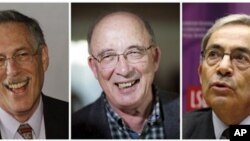 Οι τρεις νομπελίστες οικονομίας από αριστερά: Πήτερ Ντάιμοντ, Ντέιλ Μόρτενσεν και Κρίστοφερ Πισσαρίδης