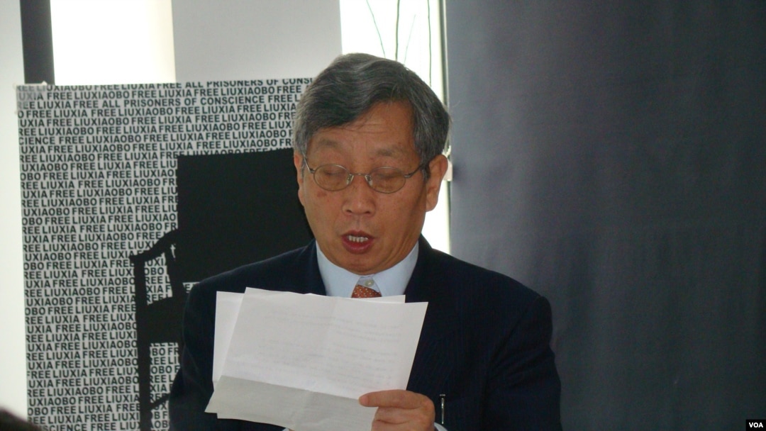 在纽约的中国政治评论家胡平(美国之音宋德成拍摄)