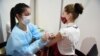 Ujedinjeni protiv kovida kritikuju pozivanje stranih državljana na vakcinaciju u Srbiji