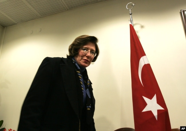 Exembajadora de EE.UU. para Azerbaiyán, Anne Derse.