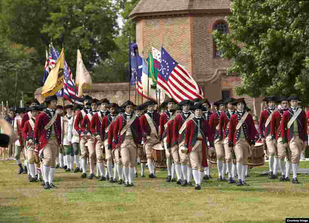 Pasukan Seruling dan Drum Colonial Williamsburg. (Foto: Yayasan Colonial Williamsburg)
