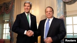 U.S. Secretary of State John Kerry (L) shakes hands with Pakistan's Prime Minister Nawaz Sharif before their meeting at the State Department in Washington October 20, 2013. 