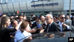 Egyptian Prime Minister Sherif Ismail talks to reporters at Cairo International Airport, May 19, 2016.
