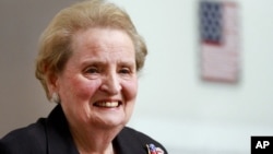 အမေရိကန်နိုင်ငံခြားရေးဝန်ကြီးဟောင်း Madeleine Albright (မေလ ၂၄ ရက်၊ ၂၀၁၂)