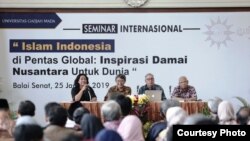 Para pembicara sepakat NU dan Muhammadiyah berperan besar dalam menjaga Indonesia. (Foto courtesy: Humas UGM)
