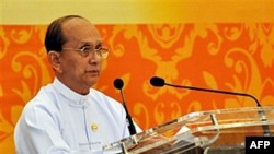Tổng thống Miến Ðiện Thein Sein nói với các đại biểu rằng ưu tiên hàng đầu của Miến Điện là vấn đề tạo công ăn việc làm