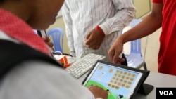 The display of technology products in the first Inno-Tech Festival Cambodia, an annual event to celebrate and showcase the country's social innovations and technology, in Phnom Penh on March 18, 2016. (Hean Socheata/VOA Khmer)