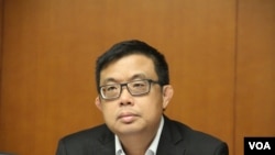 香港立法会议员涂谨申 （美国之音记者申华 拍摄）