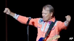 Glen Campbell, prodigioso guitarrista y baladista padecía de Alzheimer.